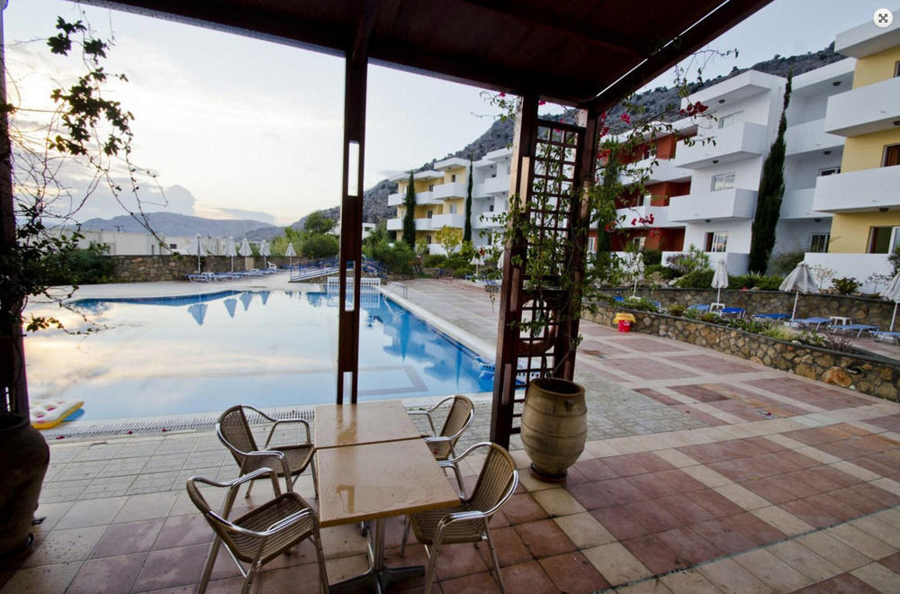 Stella Aparthotel 3*